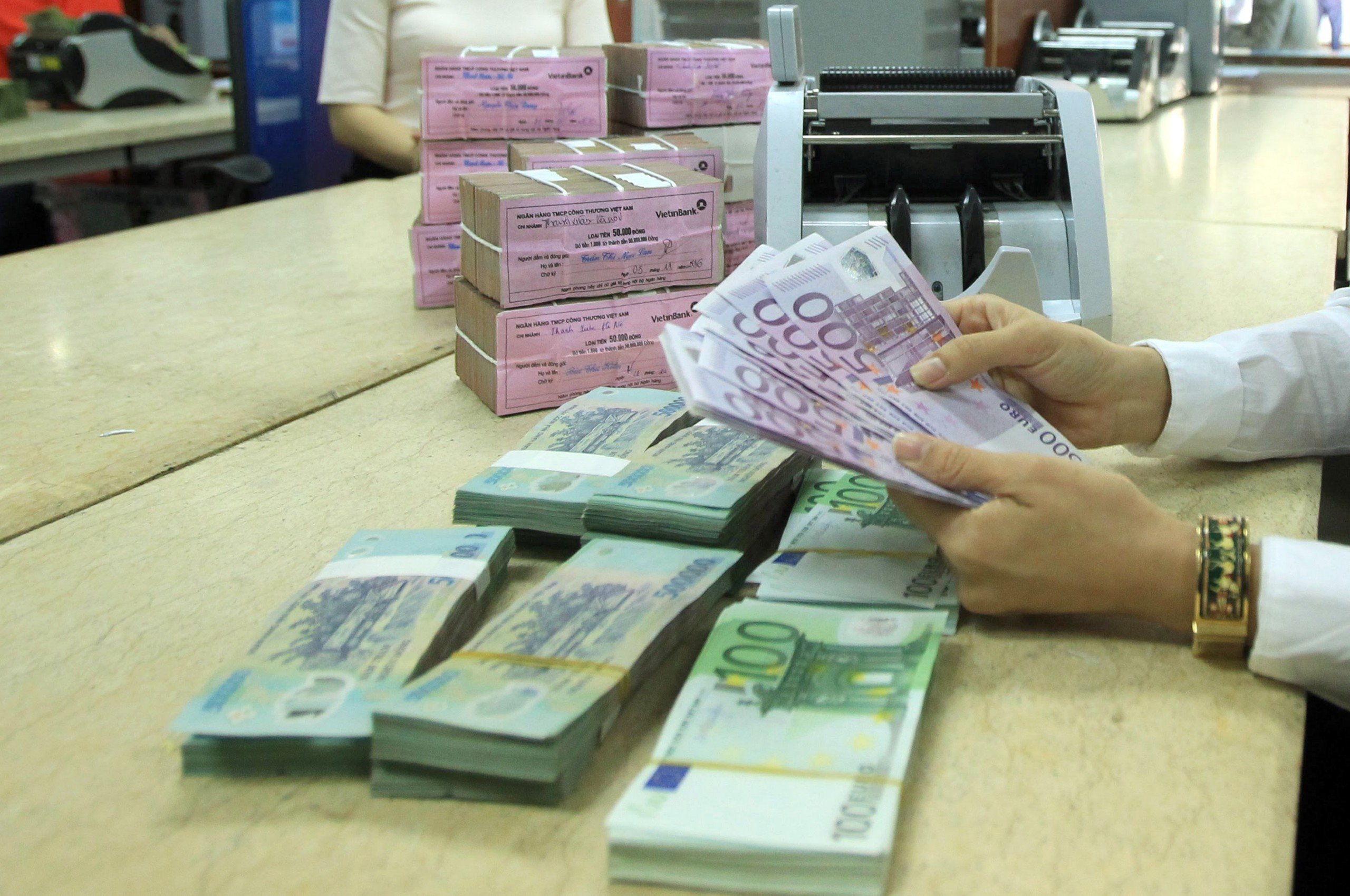Giá USD hôm nay 18.9.2024: Rớt xuống dưới 25.000 đồng- Ảnh 1. Giá USD hôm nay 18.9.2024: Rớt xuống dưới 25.000 đồng- Ảnh 1.