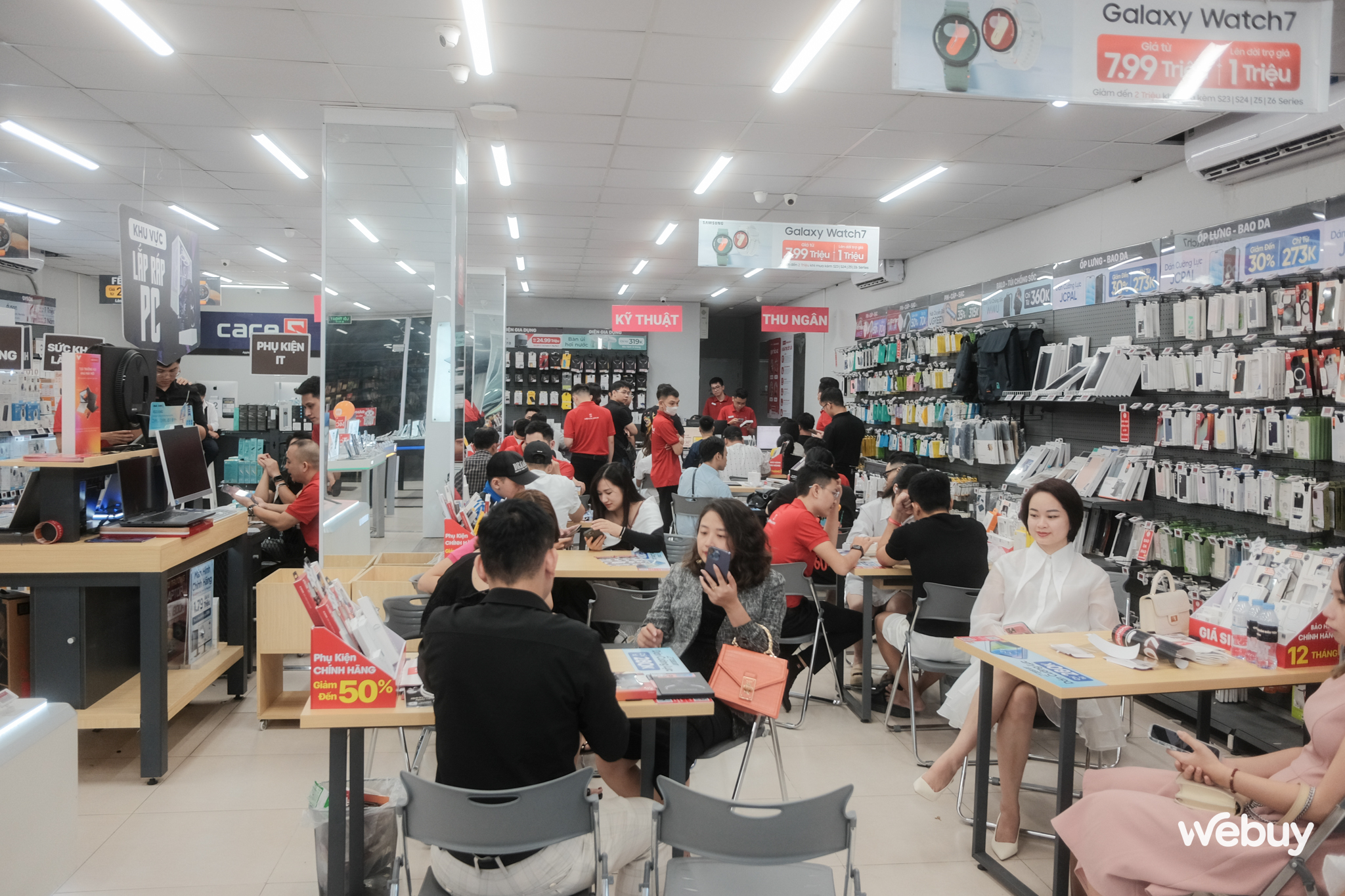 Ngày đầu mở bán iPhone 16 series: 3 giờ sáng vẫn Ngày đầu mở bán iPhone 16 series: 3 giờ sáng vẫn